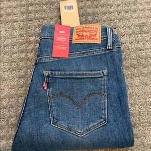 Levi’s 311 Shaping skinny jeans